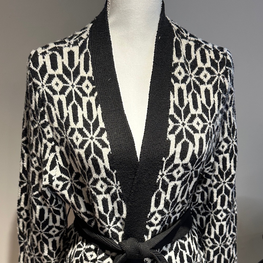 Croft & Barrow Black and White Geometric Cardigan - Picture 2 of 6
